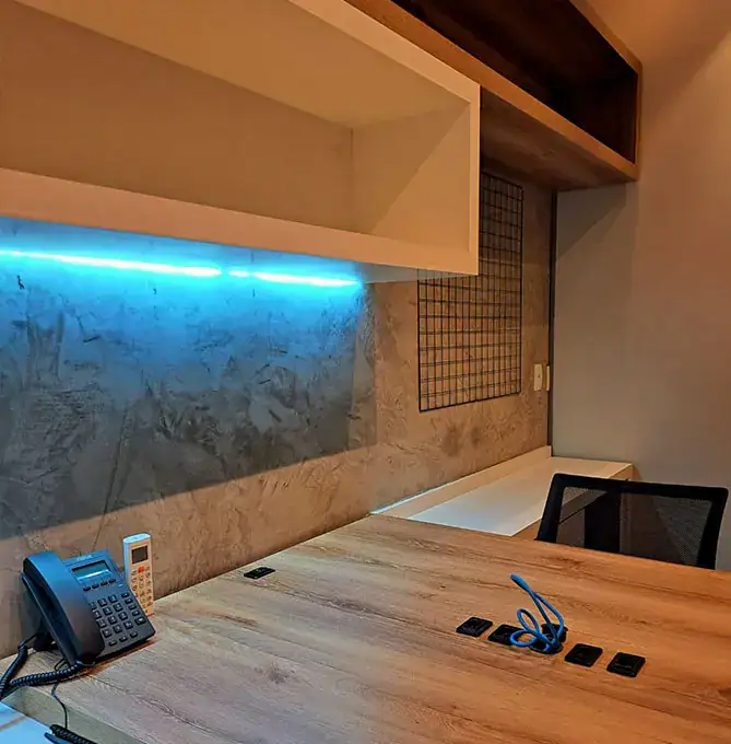 Sala individual com telefone VoIP